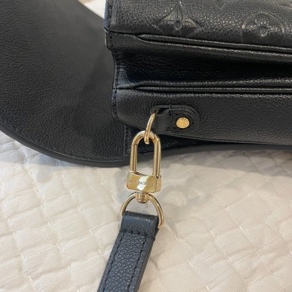 Louis Vuitton~ POCHETTE METIS~ Black - Picture 10 of 16